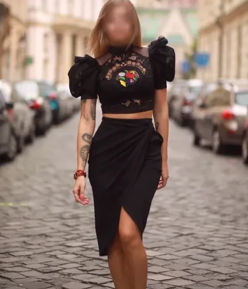 Alexandra, 35