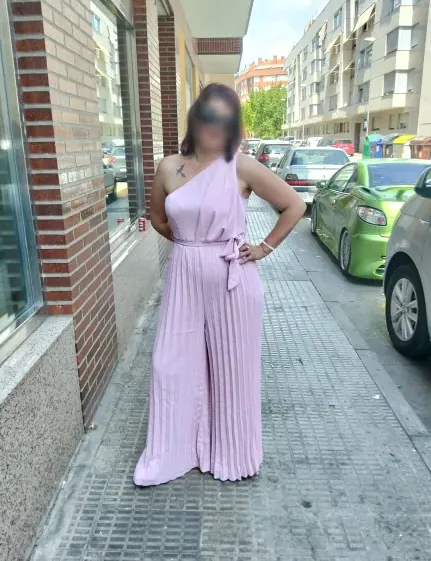 Amina, 39