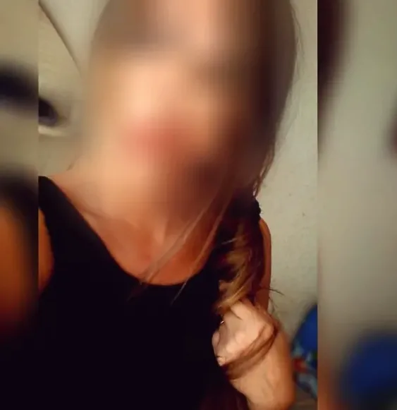 Christina, 32