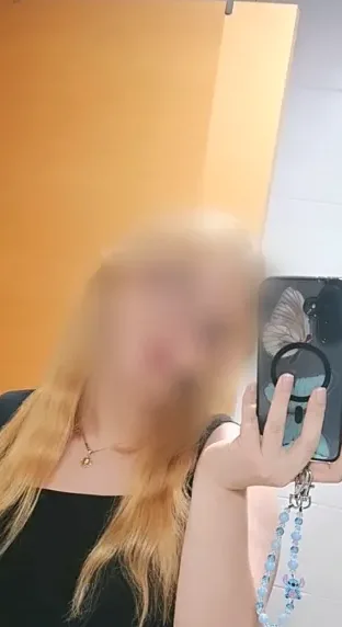 Fiona, 26
