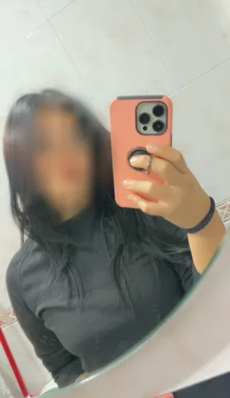 Fiona, 30