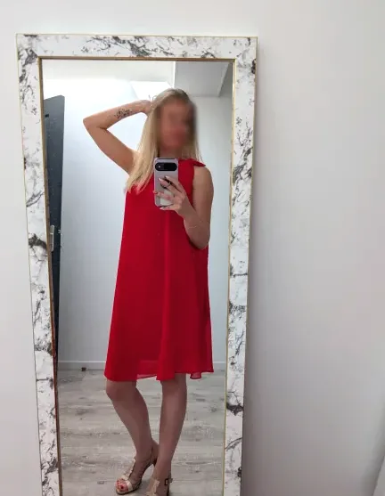 Leonie, 30