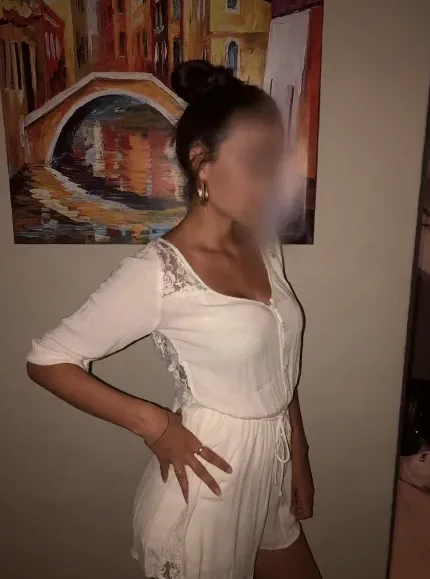 Leonie, 32