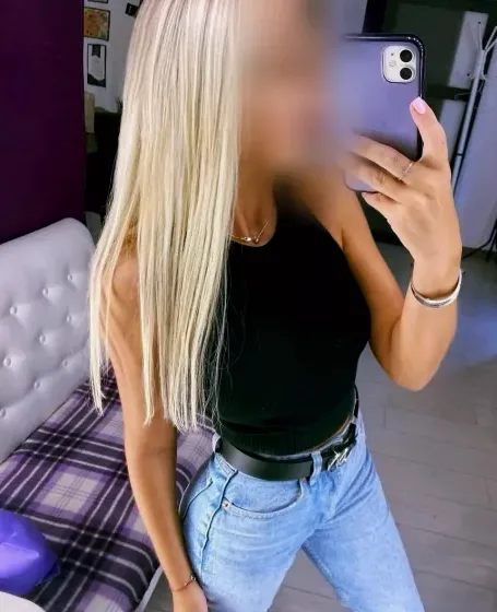 Rosa, 33