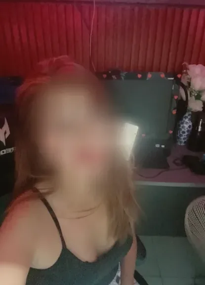 Rosa, 32