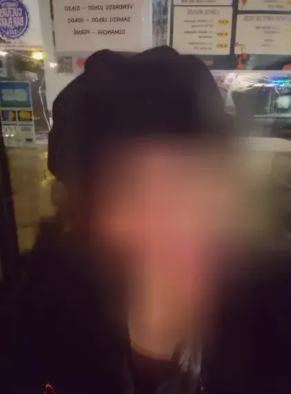 Rosa, 35