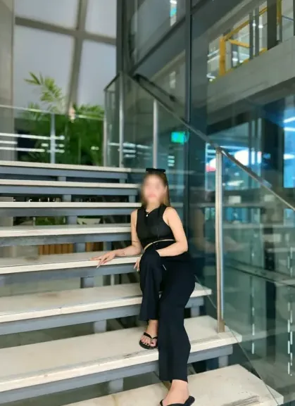 Sophie, 23