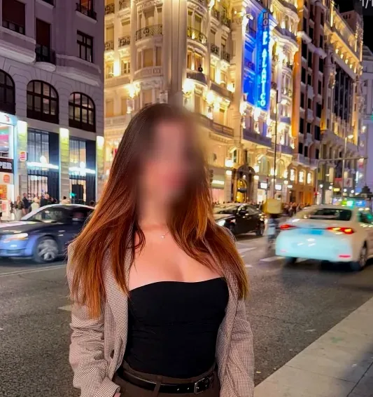 Zeynep, 26
